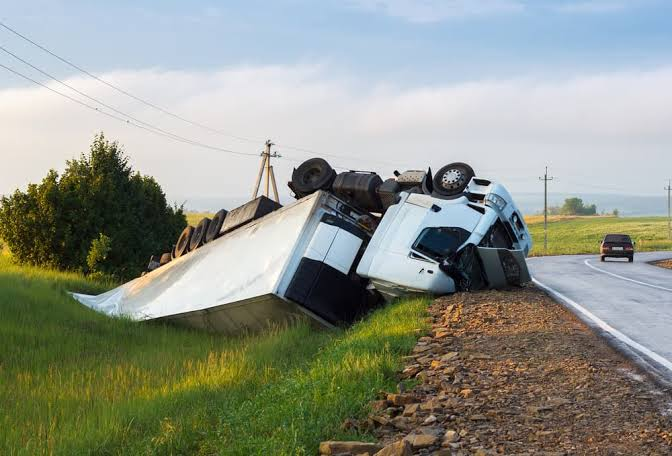 Why Truck Accident Claims Are More Complex Than Standard Vehicle Accidents