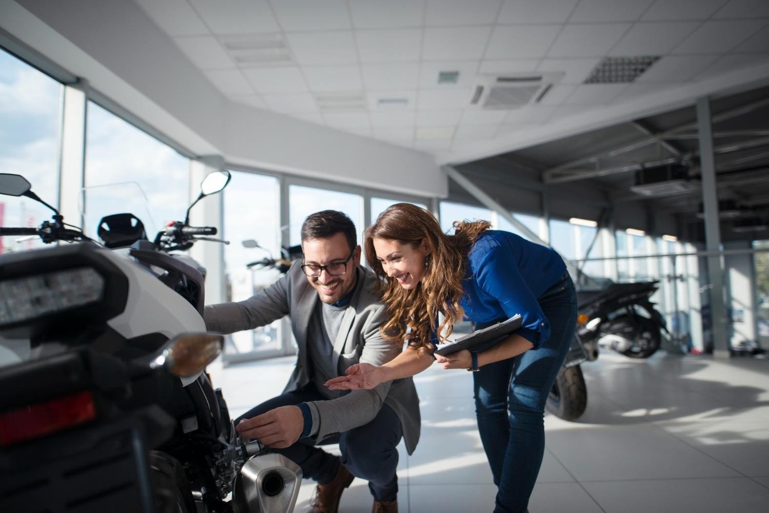 Wholesale Scooters: A Buying Guide for Dealers and Retailers